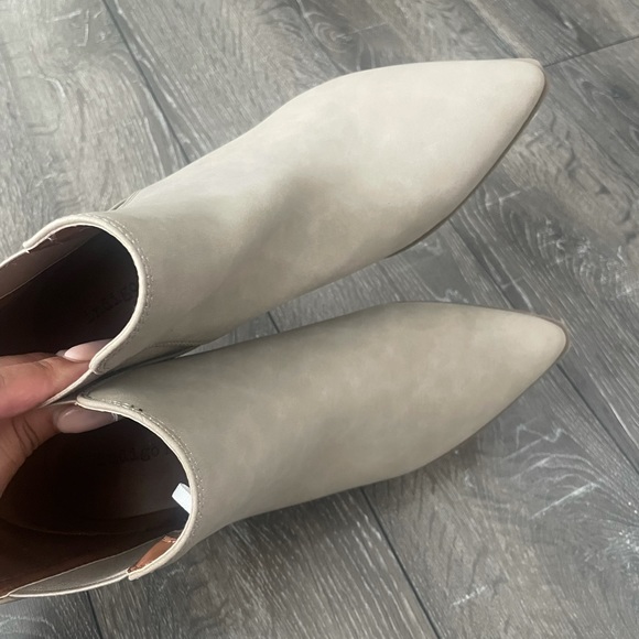 Women’s pointy toe booties - Picture 5 of 5